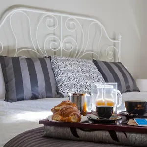  Bed & Breakfast Un Attimo A Italy